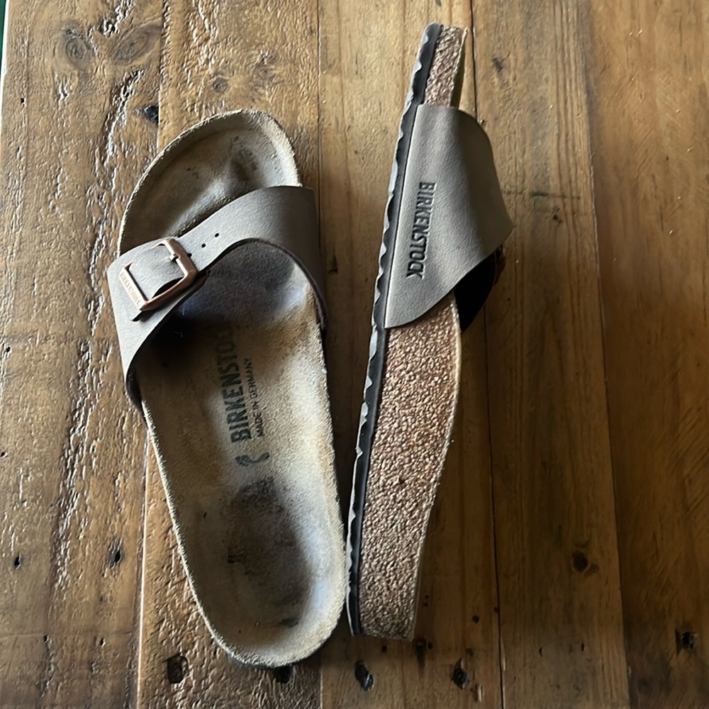 “Madrid” in mocha, size 41 (I am a 9.5/10 in US sizes)- Very good to EUC